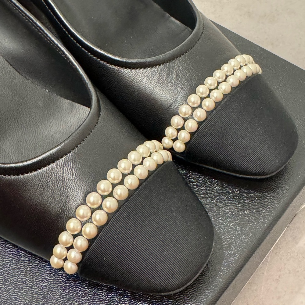 CHANEL 20P Black Lambskin Pearl Cap Toe CC Pumps Heels 39 (US 8.5) - Picture 6 of 10